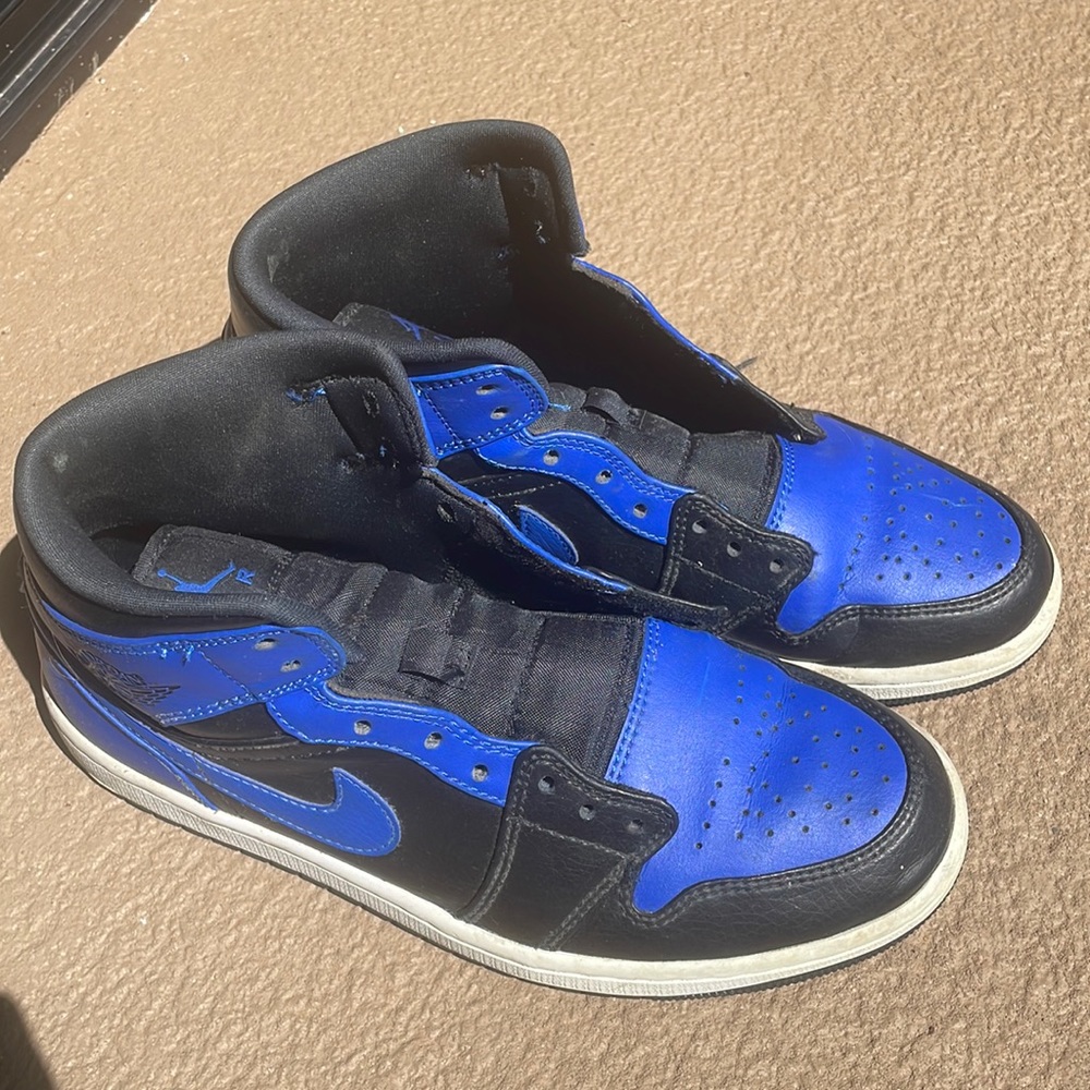 Air Jordan 1 Mid 'Hyper Royal'
